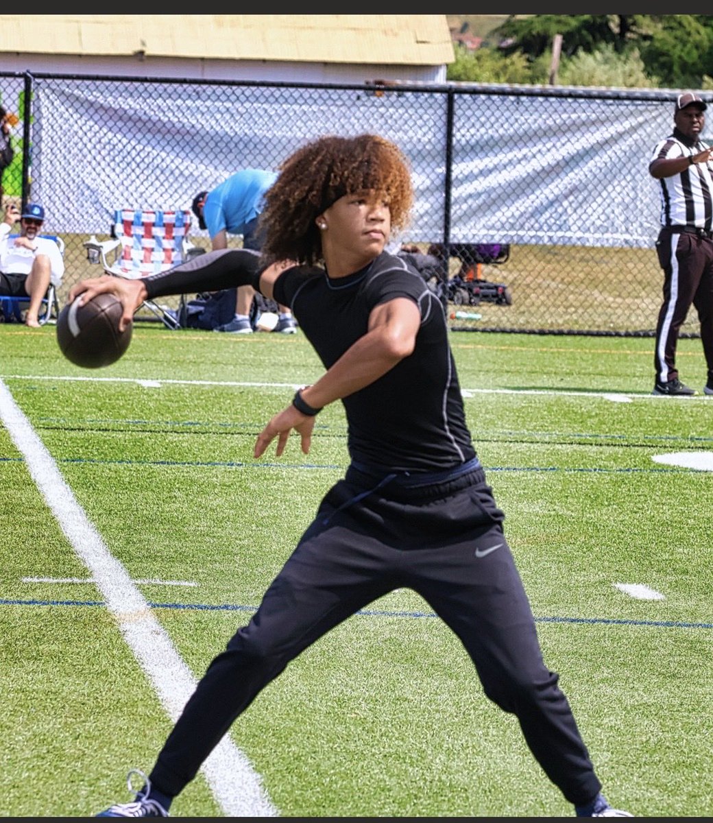 ElijahSauceE's tweet image. 🏈🎯 #QB1 #Sauce-E 📈
Trainer: “What we on this week Sauce-E?” Coach: “Sauce-E what’s game plan for this week n weekend?” Me: “Prep work for @Rivals so I can Show out n prove in my class I’m one of the Top QB’s n Cali 📈 If your still sleep 💤 😴 no worries I set your alarm ⏰