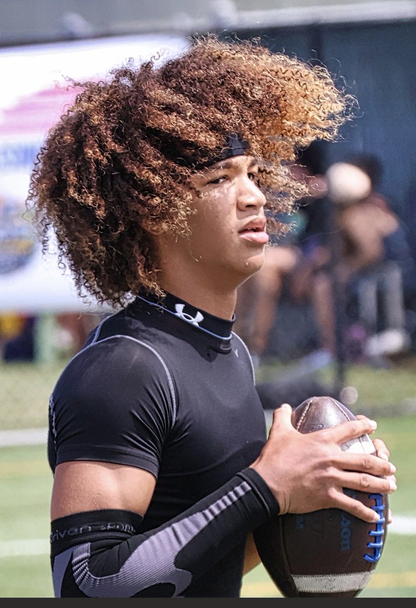 ElijahSauceE's tweet image. 🏈🎯 #QB1 #Sauce-E 📈
Trainer: “What we on this week Sauce-E?” Coach: “Sauce-E what’s game plan for this week n weekend?” Me: “Prep work for @Rivals so I can Show out n prove in my class I’m one of the Top QB’s n Cali 📈 If your still sleep 💤 😴 no worries I set your alarm ⏰