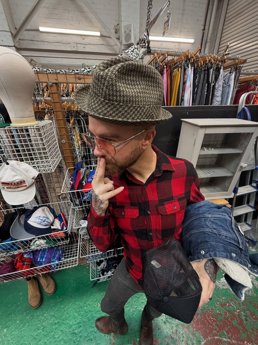 BrandonCallies's tweet photo. I’m back from the UK, and I’ll be hosting open mic at @SweetwaterGrilI tonight at 7:00. Come sing some songs! https://t.co/gBhYn8JojV