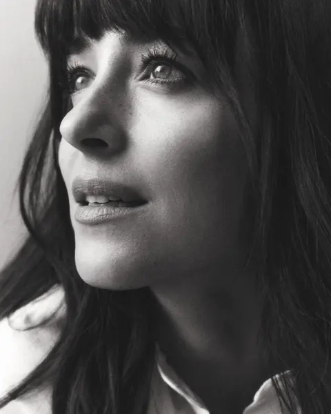 Taylor Swift escreveu uma mensagem para a TIME 100 em homenagem à atriz Dakota Johnson! ❤️

"Quase 20 anos dentro de uma carreira fascinante, diversa e eclética, todos ainda estão conhecendo Dakota Johnson. E parece que, quanto mais aprendem sobre ela, mais há para se apaixonar.