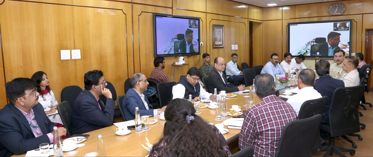svoruganti1466's tweet photo. The tripartite Feedstock Supply Agreement among HRRL and GOR was discussed with the Director Marketing of HPCL today

15 April 2026

@BhajanlalBjp 
@DIPRRajasthan 
@RajGovOfficial 
@RajCMO 
@HPCL 
@HRRL_Rajasthan https://t.co/Vfjwj4BIg8