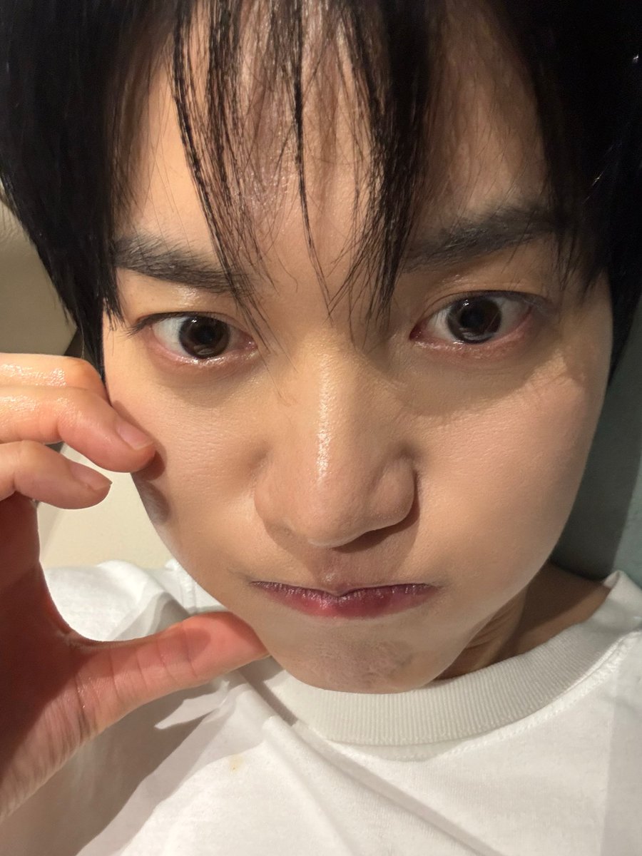 꺄아아아악
너무 잘생겨서 소리지름