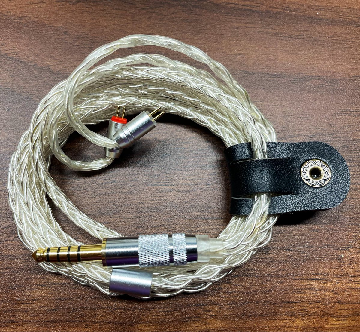 ichi971's tweet image. 2.5mmリケーブル再生🎉

以前はAK70mk2を使ってたので  
2.5mmバランスケーブルを使ってたんですけど…

今は4.4mm環境に移行したせいで  
使いにくくなって…

そこで リプラグのため
アリエクで4.4mmプラグを購入☺️  

お試しで一本作ってみたけど
うん！いい感じ👍🏻

#ポタオデ #DIY #アリエク