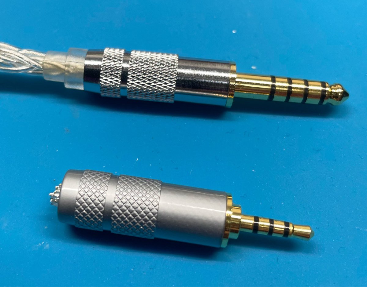 ichi971's tweet image. 2.5mmリケーブル再生🎉

以前はAK70mk2を使ってたので  
2.5mmバランスケーブルを使ってたんですけど…

今は4.4mm環境に移行したせいで  
使いにくくなって…

そこで リプラグのため
アリエクで4.4mmプラグを購入☺️  

お試しで一本作ってみたけど
うん！いい感じ👍🏻

#ポタオデ #DIY #アリエク