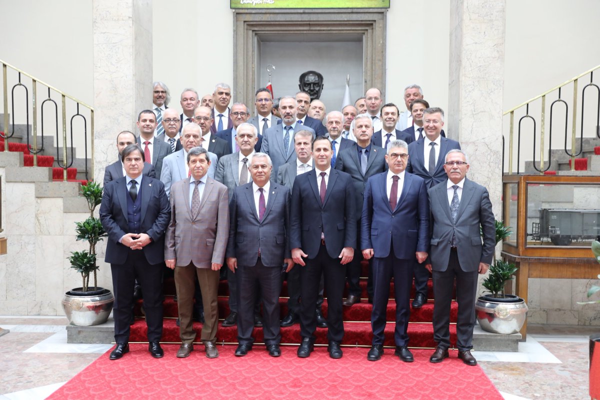 Şirketimize ve sektörümüze 47 yıldır demiryolu ailesinin bir ferdi olarak üstün hizmetler vermiş, yönetici olarak sektörümüze nitelikli demiryolcular yetiştirmiş İdari ve Sosyal İşler Dairesi Başkanımız Sn. Abdulkadir Taş’ı emekliliğe uğurladık.

Çalışma hayatı boyunca kurumumuza