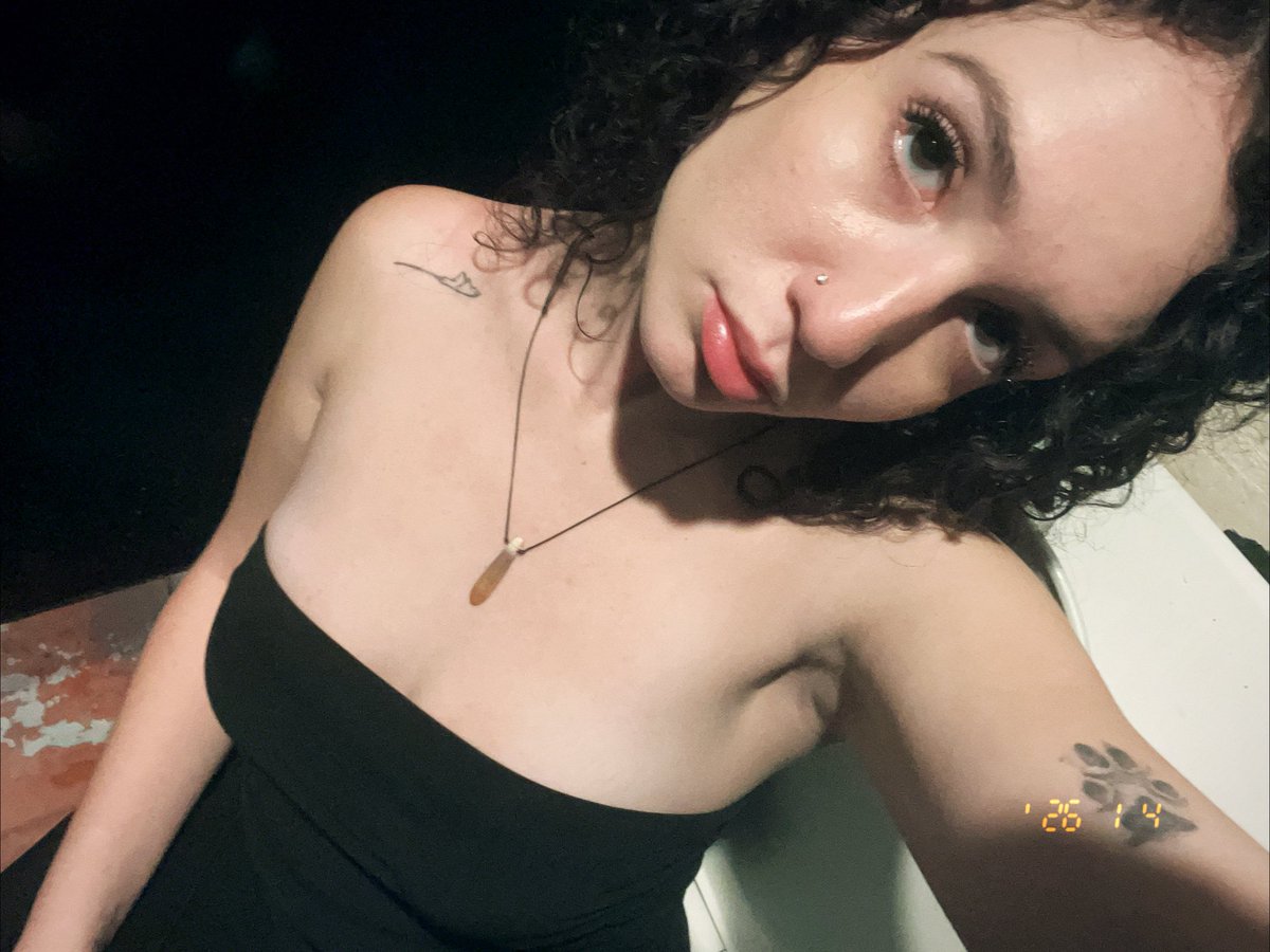 pooksopplvr's tweet image. happy #anisd from me and my girl 🙂‍↕️🙂‍↕️