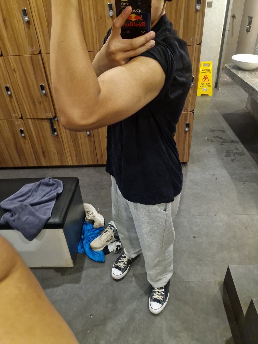 Legolas. tweet media