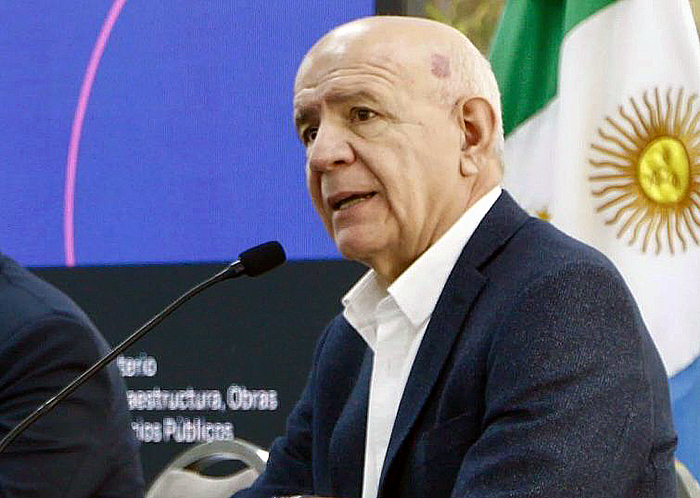 Ahora en 104.7 
La fuerte tormenta afectó columnas de transporte de la empresa Transnea. Secheep trabaja coordinadamente para restablecer el servicio en la zona de Colonia Popular. Al aire Hilario Bistoletti.