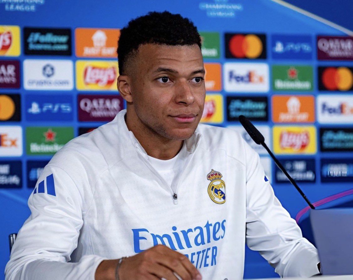 El madridismo te necesita.
Europa deja de creer en ti.
El mundo del fútbol espera mucho más.

Demuéstranos de una vez por qué eres el jugador mejor pagado del fútbol europeo.