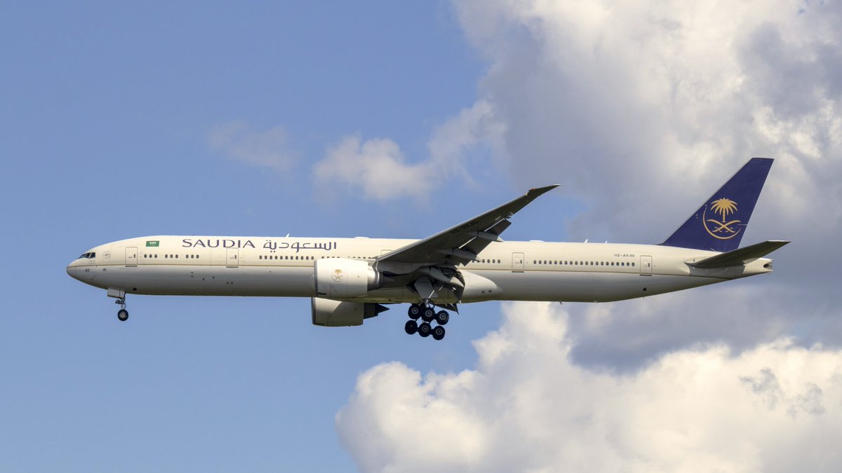MARR_Airplanes's tweet image. Saudi Arabian Airlines Boeing 777-3FG (HZ-AK40) for runway 19 right @Dulles_Airport  .

#featured #planespottingbe #planespotter #aviationphotography