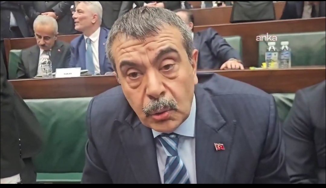 Dinsizin Biri tweet media