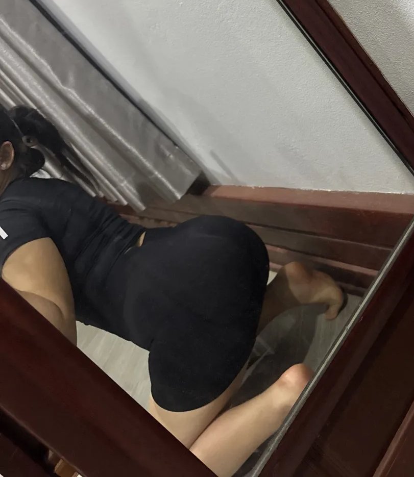 Celstary's tweet image. if you needed motivation to hit the gym… consider this your sign 😏
hard work looks really good from this angle, don’t you think? 👀🍑
#nsfwtwt #gym #bodygoals #gymfit