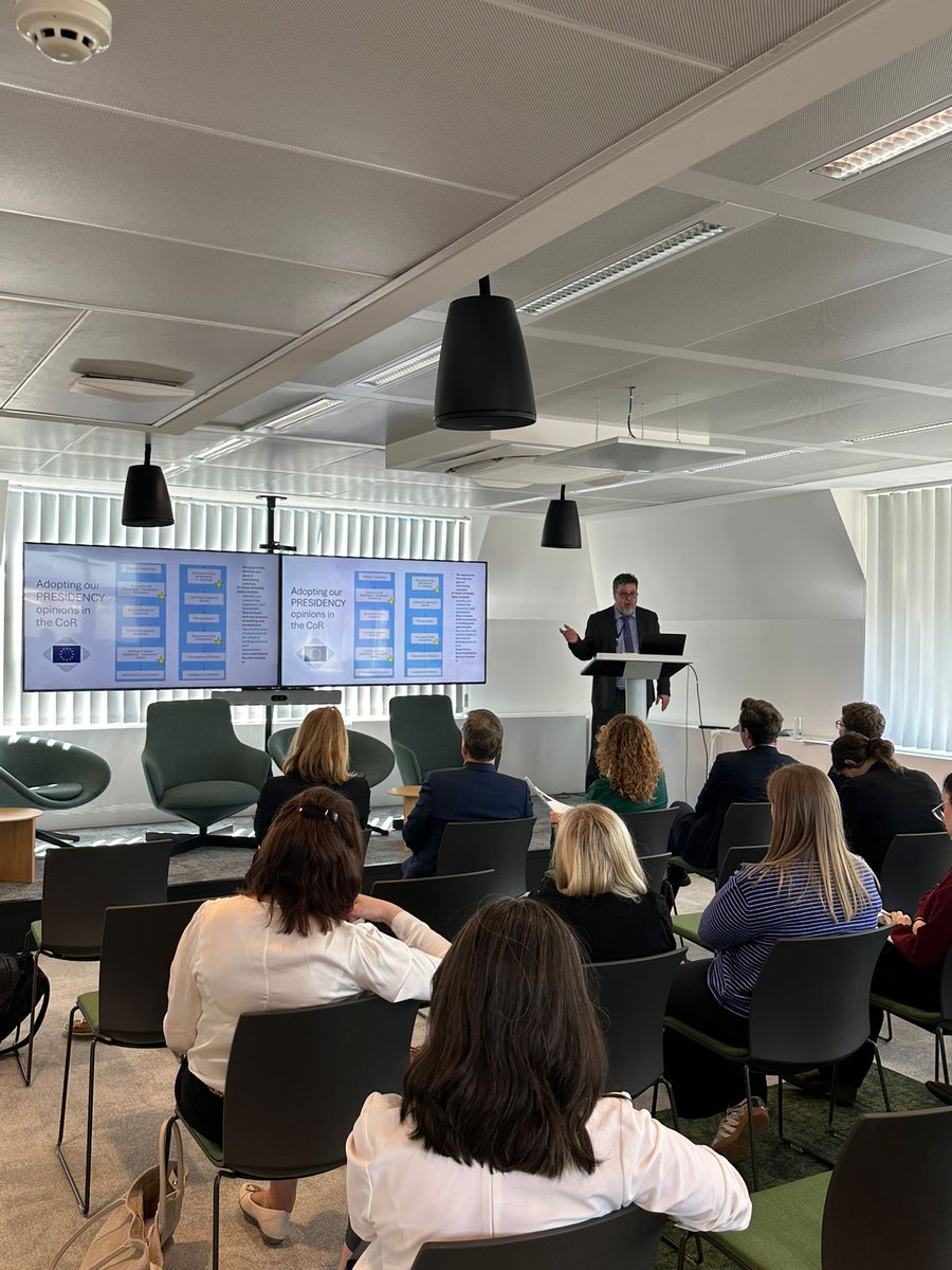IrishRegions_EU's tweet image. A great #LunchAndLearn seminar with the Permanent Representation of Ireland to the EU!

The IREO were delighted to welcome staff from the @EU_CoR to jointly present on Ireland’s Presidency of the EU 🇪🇺

Thanks to everyone who attended 👏
@IrelandInEU #EUinMyRegion