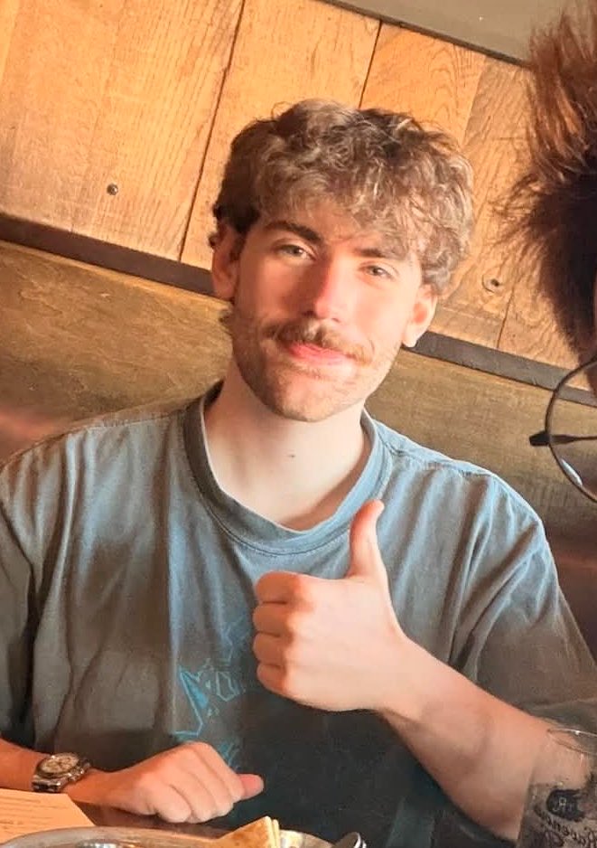 AWSMDRMDUO's tweet image. Dream's hair is getting straighter and straighter, while George and Sapnap have curls bro they stole his aesthetic