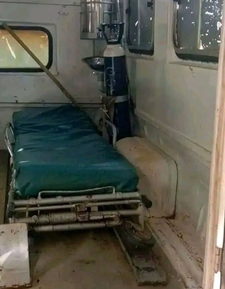 Ohta_Ryota's tweet photo. Siamini watu a Mbeere North walikuwa wanapewa sweets, unga, skuma na mia mbili by @OleItumbi @CecilyMbarire @KindikiKithure @WilliamsRuto @gk_ruku  when their nearest Ambulance which would only cost 7 million to replace looks like this https://t.co/gzRnIQvdQj