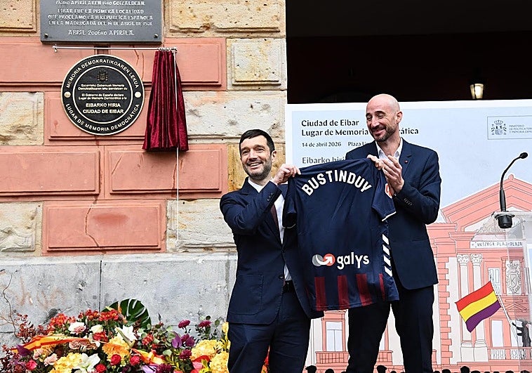 El alcalde Iraola manifiesta que «es un día muy importante para Eibar por su valentía y fidelidad a la República».  diariovasco.com/bajo-deba/eiba… vía <a href="/diariovasco/">El Diario Vasco</a>