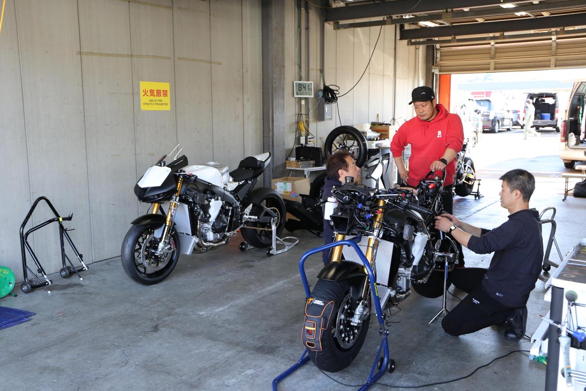 NcxxRacing's tweet image. 先週末は8耐マシンのシェイクダウンを実施！

着々と8耐に向けて準備が進んでおります✔︎

Ncxxracingの応援よろしくお願いいたします🙇

#ncxxracing
#鈴鹿8耐
#cbr
#ライダースクラブ