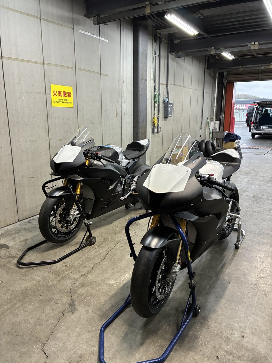 NcxxRacing's tweet image. 先週末は8耐マシンのシェイクダウンを実施！

着々と8耐に向けて準備が進んでおります✔︎

Ncxxracingの応援よろしくお願いいたします🙇

#ncxxracing
#鈴鹿8耐
#cbr
#ライダースクラブ