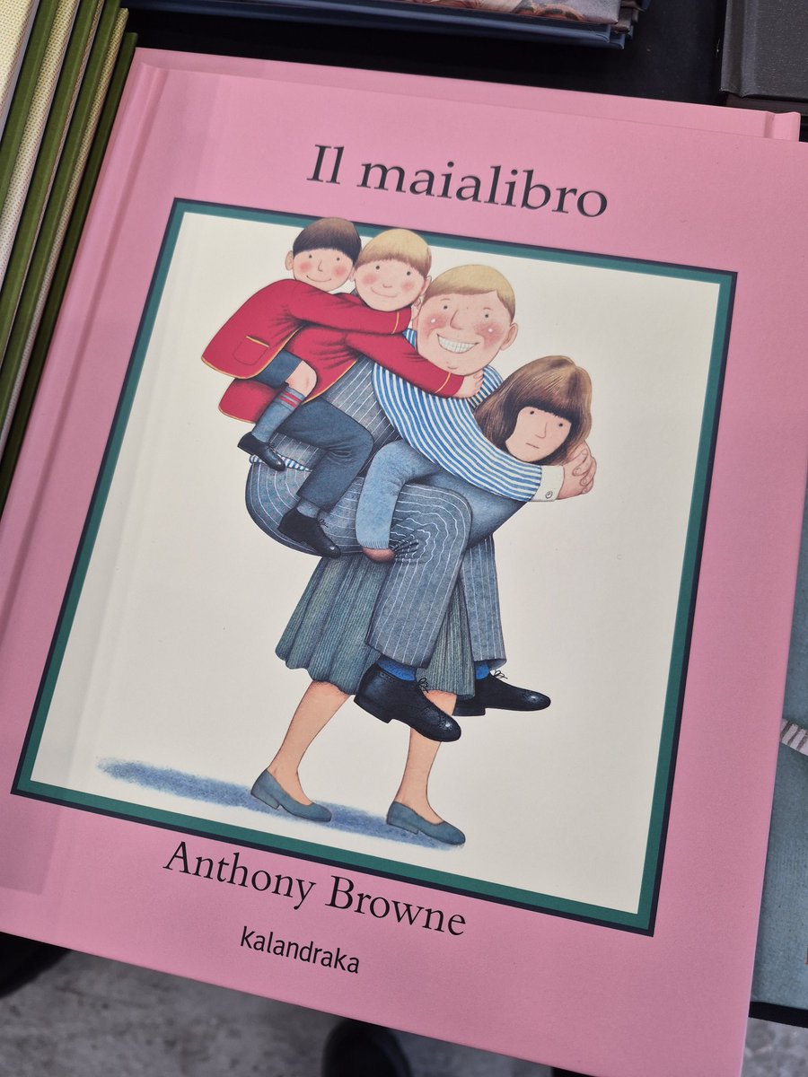 Kadının ev içi emeğine dair muhteşem bir resimli kitap.
Türkçede yok, olacağını da sanmam.