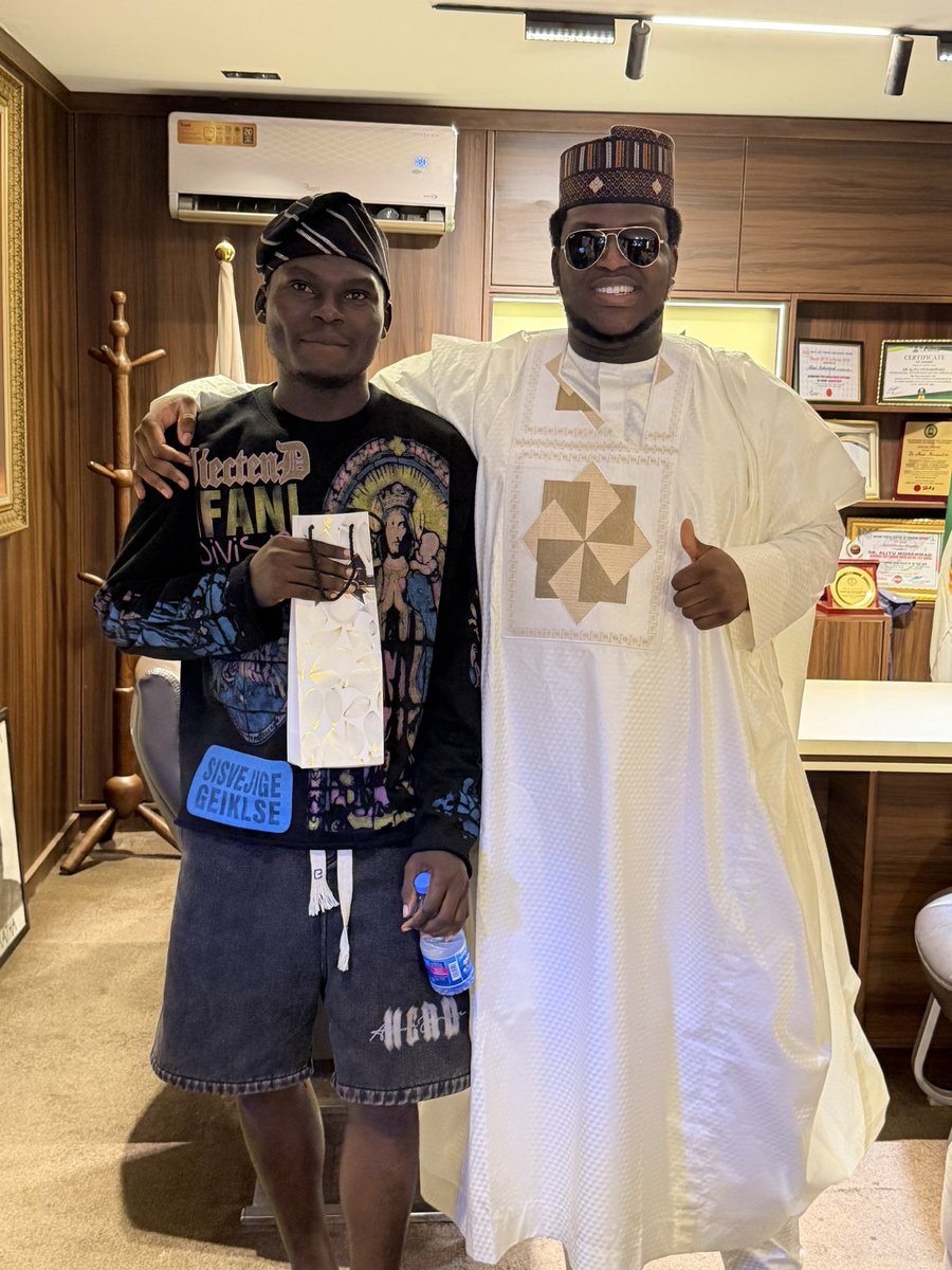 YL_IN_LAGOS tweet media