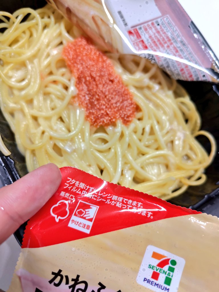 nena_ico's tweet photo. ふた、開けてチンしちゃったよ

#水曜日のコンビニ飯 https://t.co/tVZXtNuujP