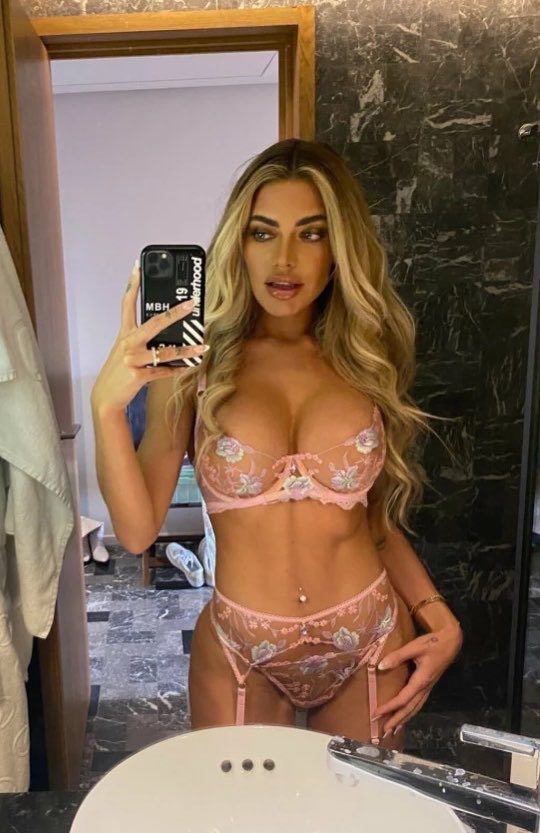 UKHotCelebs1's tweet image. Megan Barton Hanson 💜💜💜💜💜💜💜💜💜💜💜💜💜💜💜