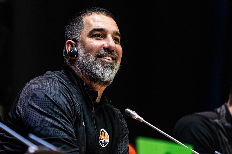 🔥 Galatasaray, Shakhtar Donetsk’te Arda Turan’ın teknik direktörlüğünü yaptığı takımın yıldızı Alisson’u listeye aldı.

✅ Genç futbolcu için Arda Turan’dan bilgi alan sarı-kırmızılılar, olumlu referans sonrasında liglerin sona ermesiyle harekete geçme kararı aldı. (Fotomaç)