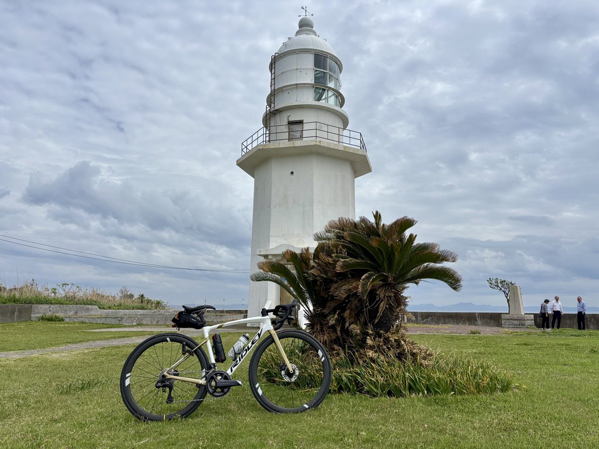 Karz76's tweet image. 剣崎灯台
亜美ちゃん坂はもう足終わって酷いことに
なんか知らんけど対向の農家の軽トラに罵られるし
このあとは低燃費モードでゆるゆる進みます
#ロードバイク #サイクリング #ridley