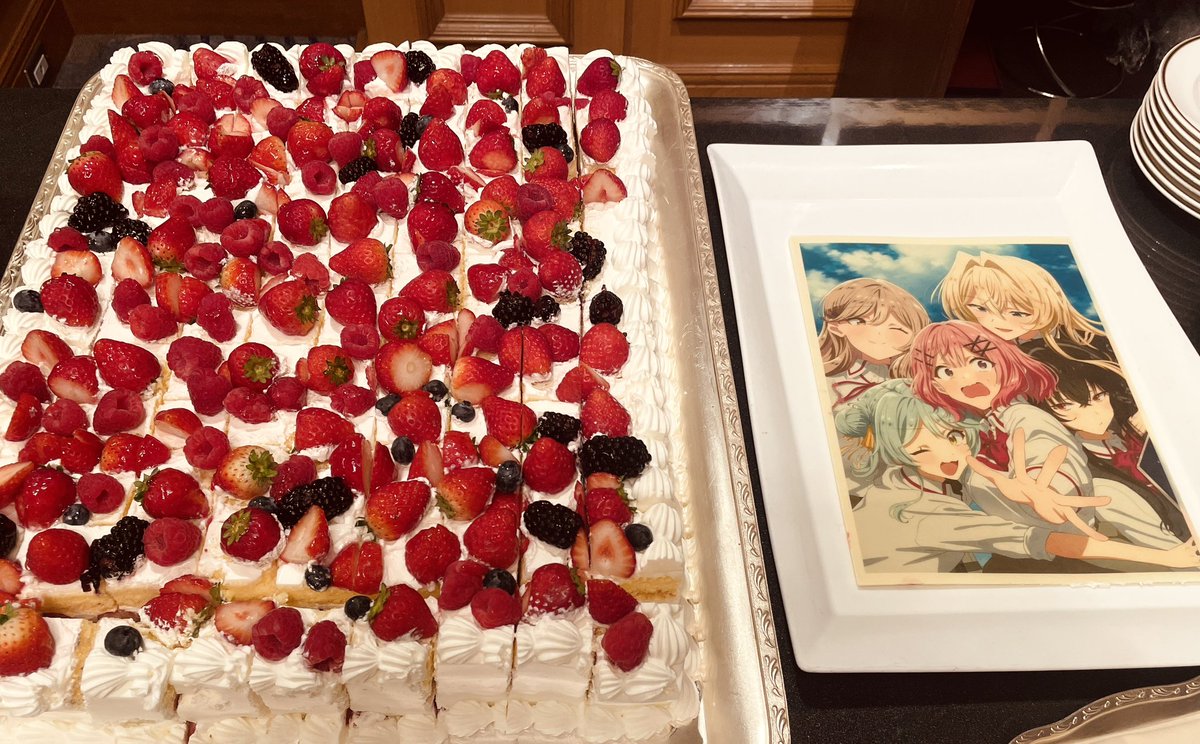 過日のケーキバイキング……ではなく（むっちゃ食べた）、わたなれの打ち上げ。
お世話になった方々にご挨拶できた🍰🍰