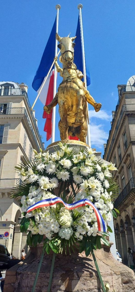 Les Caryatides tweet media