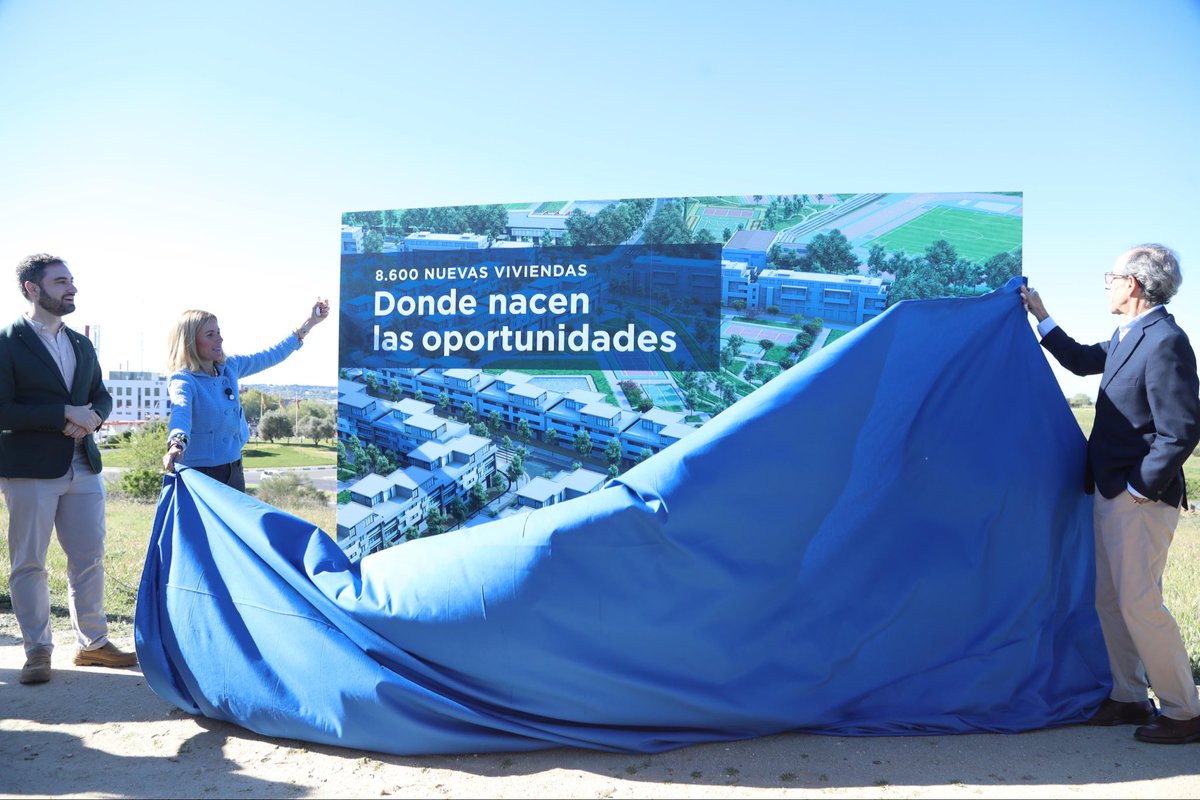 RocioGAlcantara's tweet photo. 🏘️ VALGRANDE, DONDE NACEN LAS OPORTUNIDADES

🔵 Las 8.600 viviendas de Valgrande empiezan a ser una realidad gracias al impulso del Gobierno del @PPAlcobendas . 

🚧 Comienza en vallado perimetral, el desbroce de malas hierbas y las labores previas a la gran obra civil. https://t.co/ZerYQWt1oI