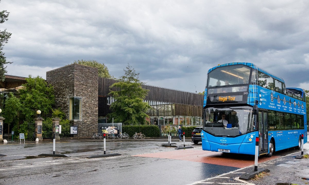 edinburghtour's tweet image. Trouble choosing between our tours? 🤔

Let us help you find the perfect fit! Chat with one of our on-street team or get in touch via our website 👉 edinburghtour.com/contact/

#EdinburghBusTours #Edinburgh  #VisitEdinburgh #EdinburghTravel #ExploreEdinburgh