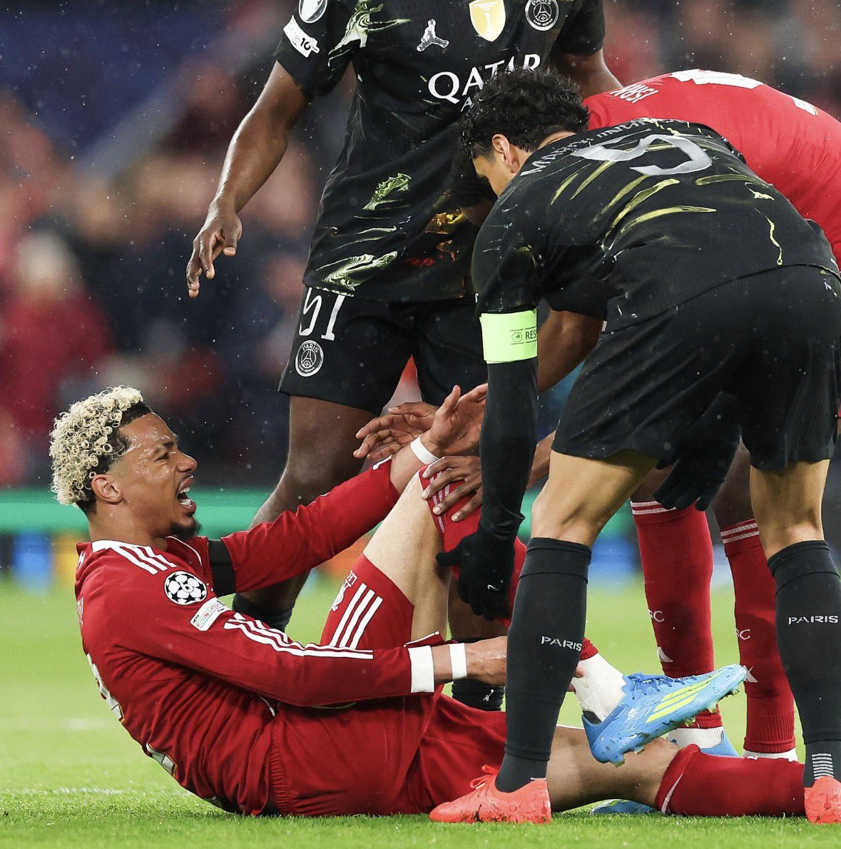 greger_sf's tweet photo. 🚨🇫🇷 BREAKING: Hugo Ekitiké has suffered a rupture to his right Achilles tendon. 🚑

He is expected to be out of action for at least 9 months. 😥

Terrible news for Ekitiké and Liverpool, with the World Cup just around the corner. 😔 #LFC