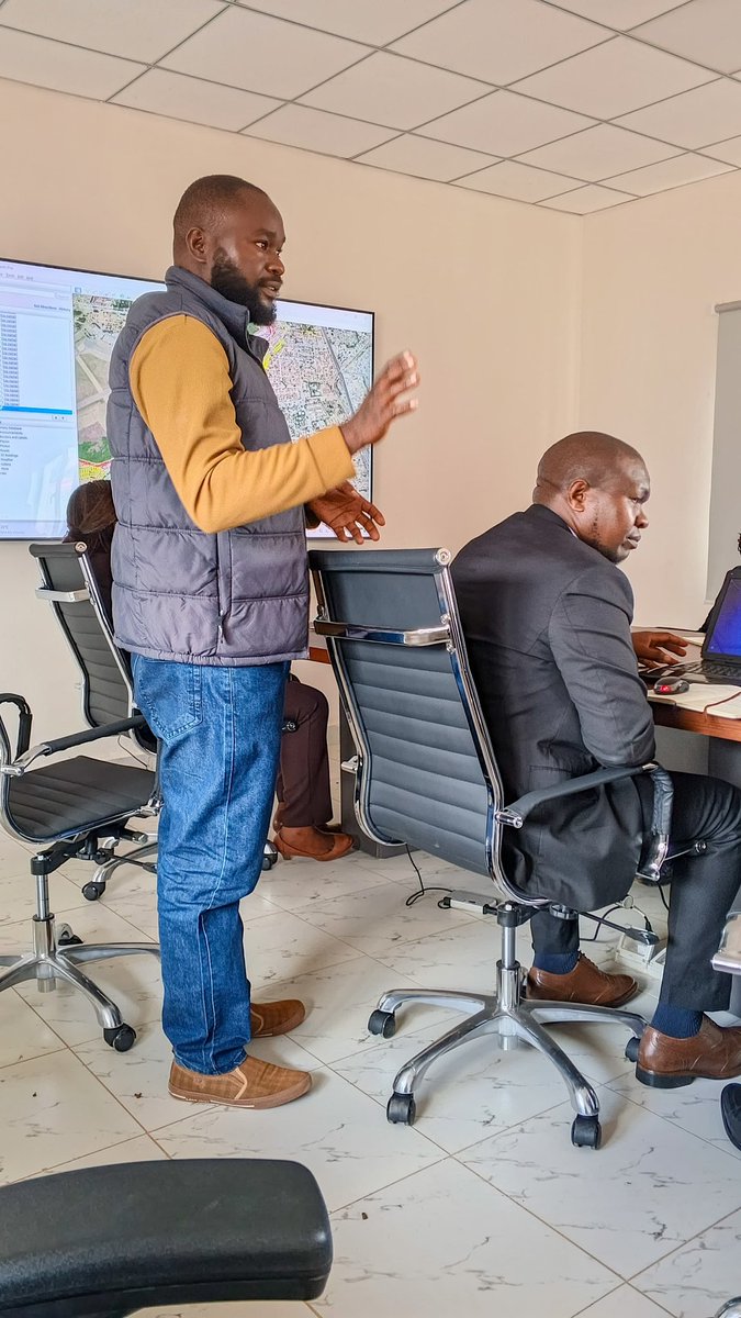 nairobi_rivers's tweet image. Yesterday, we met with NGAO &amp;amp; Kiambiu community leaders to align on a structured approach to sustained citizen engagement.
The discussions focused on immediate priorities while laying a foundation for long-term, inclusive planning along the river corridor.
#CommunityEngagement