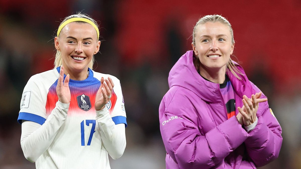_iia7ix's tweet photo. Chloe Kelly and Leah Williamson last night #ENGESP https://t.co/NeSOOR2vQF