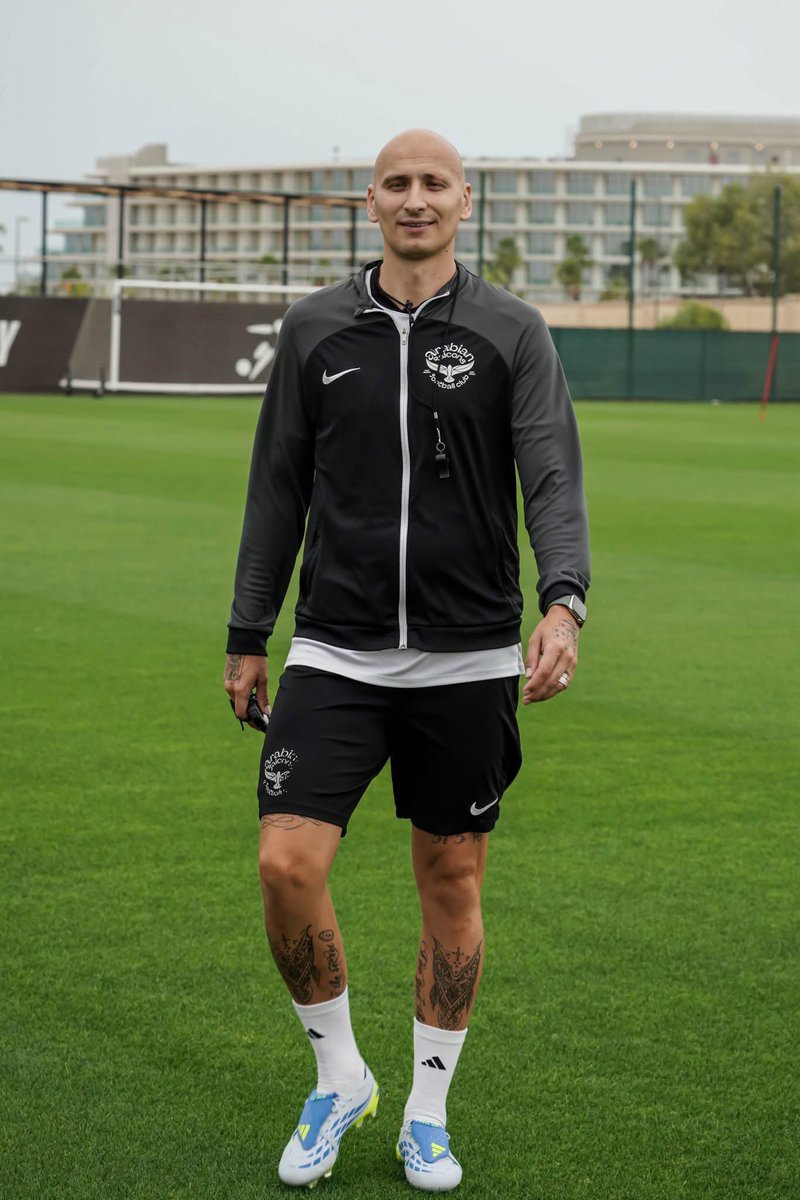 SantosMwine's tweet photo. 🚨💣 𝐁𝐑𝐄𝐀𝐊𝐈𝐍𝐆: Former Newcastle United midfielder Jonjo Shelvey has announced his retirement after stepping into management with UAE Second Division side Arabian Falcons. 👋 https://t.co/8E2HNCnF2N