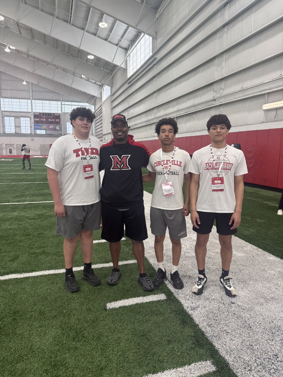 Circleville_FB's tweet photo. Thanks @MiamiOHFootball  for having our guys on campus yesterday for Spring practice. We look forward to having @CoachZeek_ come watch our guys workout this Spring. 

Pictured below:  Brayden Brisker, Coach Dunning, Jace Captain and Uriah Woodworth. 

Tiger Football 🏈🔥 https://t.co/8RYb48oTHK