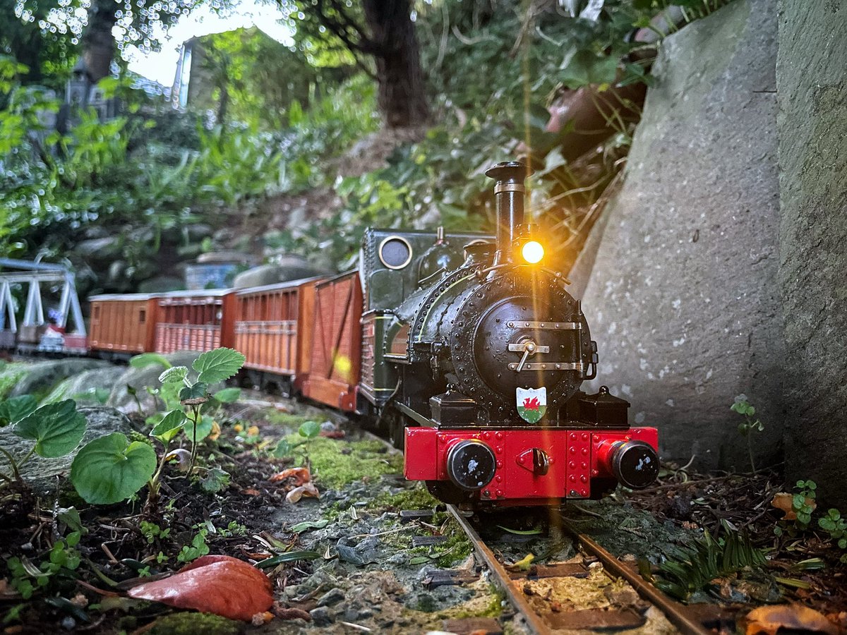 sleepymage's tweet photo. Garden railway season is once again upon us! Yay for spring! https://t.co/rnDeLoWwvU