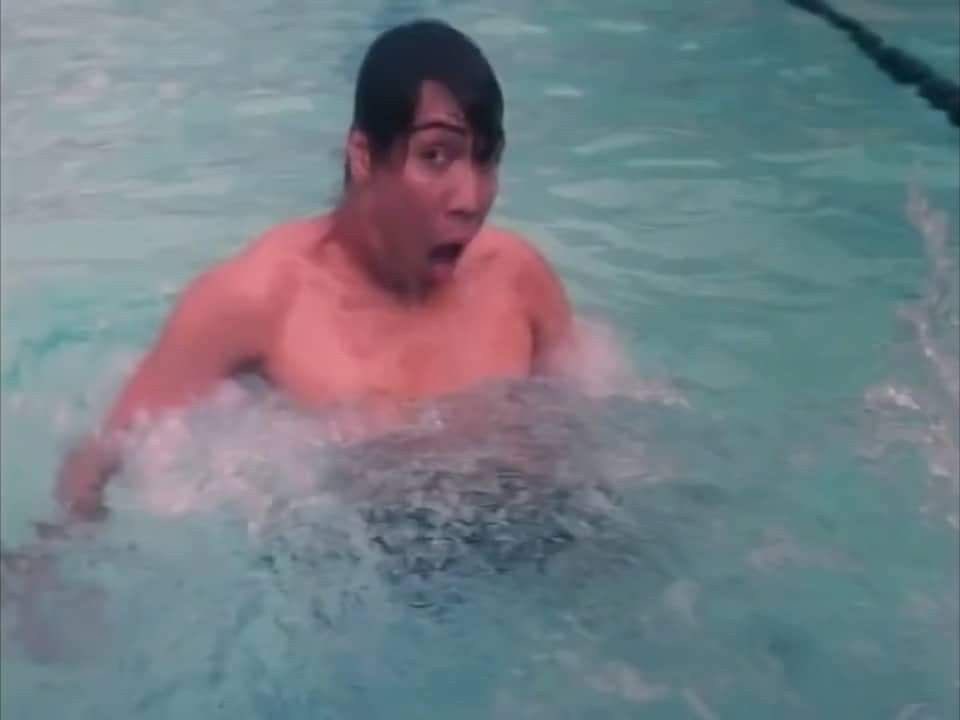 yung pogi sa kabilang cottage

vs 

ikaw na naghahanap ng barya sa pool
