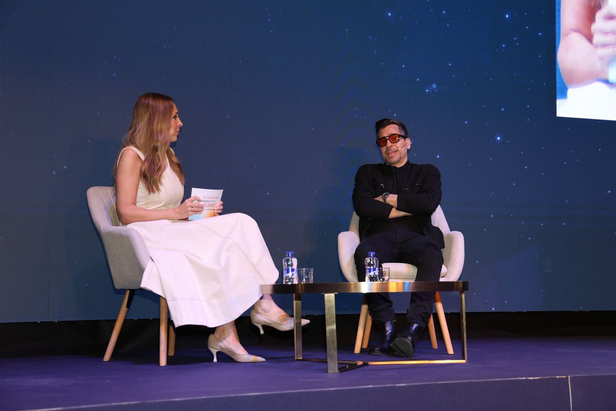 salamancatech's tweet photo. "La IA nos ha devuelto el tiempo, ahora el reto es saber en qué vamos a usarlo". ⏳🤖

En #SalamancaTechSummit26 escuchamos a @daniel_marote, consultor internacional, sobre cómo pasar del entusiasmo a proyectos de IA que generen impacto real en las empresas.

Claves para una integración útil:

🔹 Diferenciar el ruido (80%) de los casos de uso reales: la IA debe resolver problemas concretos y automatizar tareas repetitivas.
🔹 Primero analizar, después aplicar: antes de implementar tecnología, es vital tener procesos claros y educarse para entender qué nos aporta.
🔹 Eficiencia sin despidos: el objetivo inicial debe ser ganar rentabilidad y liberar al trabajador de lo mecánico para potenciar su creatividad. 🧠💡

📍 Sala Mayor · Palacio de Congresos
#SalamancaTech #IA #Estrategia #Innovación @aytoSalamanca @usal