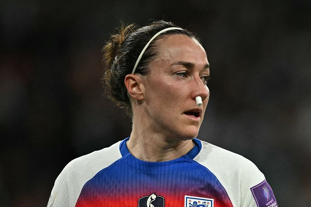 _iia7ix's tweet photo. Lucy Bronze #ENGESP https://t.co/B4Gj8a6ipX