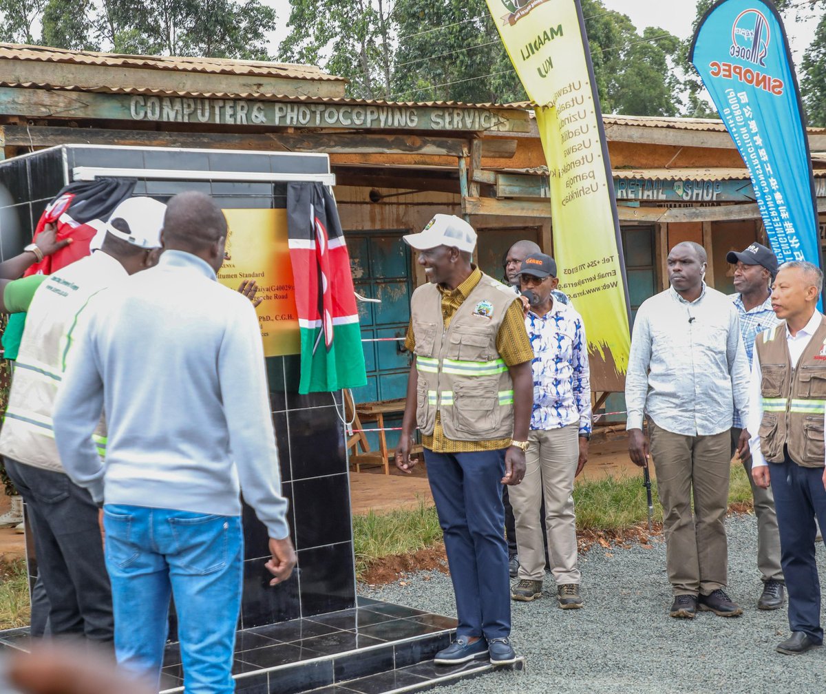 KeRRA_Ke's tweet photo. This Morning , H.E. President William Ruto officially launched the upgrading to bitumen standard of the 17.8km Etago–Ekonamogende–Magenche/Mogenda–Nyamaiya (G40029) Road, Phase 1 covering Etago–Ekona–Mogende–Magenche.

The road is a key access route to Etago Market Centre and Magenche Town, opening up the surrounding areas by linking major roads and nearby towns,  significantly improving the movement of people, goods and services.

Local farmers, who predominantly rely on agriculture, are set to benefit from faster and more efficient transport of their produce to market centres, enhancing livelihoods and boosting the local economy.