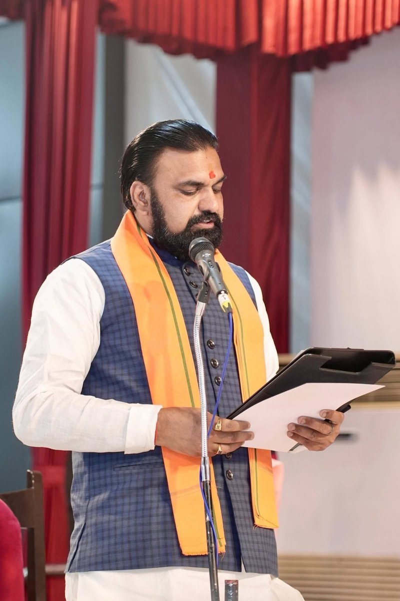 HyderAzam's tweet photo. बिहार प्रदेश के मुख्यमंत्री पद की शपथ लेने पर माननीय सम्राट चौधरी जी को हार्दिक बधाई एवं अनेकानेक शुभकामनाएं। आपके दूरदर्शी नेतृत्व एवं माननीय प्रधानमंत्री Narendra Modi  जी के मार्गदर्शन में बिहार विकास के नए कीर्तिमान स्थापित करेगा एवं विकसित भारत के निर्माण में अपनी विशिष्ट भूमिका निभाएगा।

@samrat4bjp