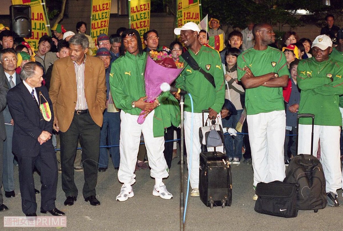 <a href="/Adisa382/">Adeshina Adetunji</a> エトオ、エムボマ、ソング、フォエ。2002年にサッカーカメルーン代表が町に来ました。なかなか到着しなかったけど。左端が受け入れ先の村の村長さんです