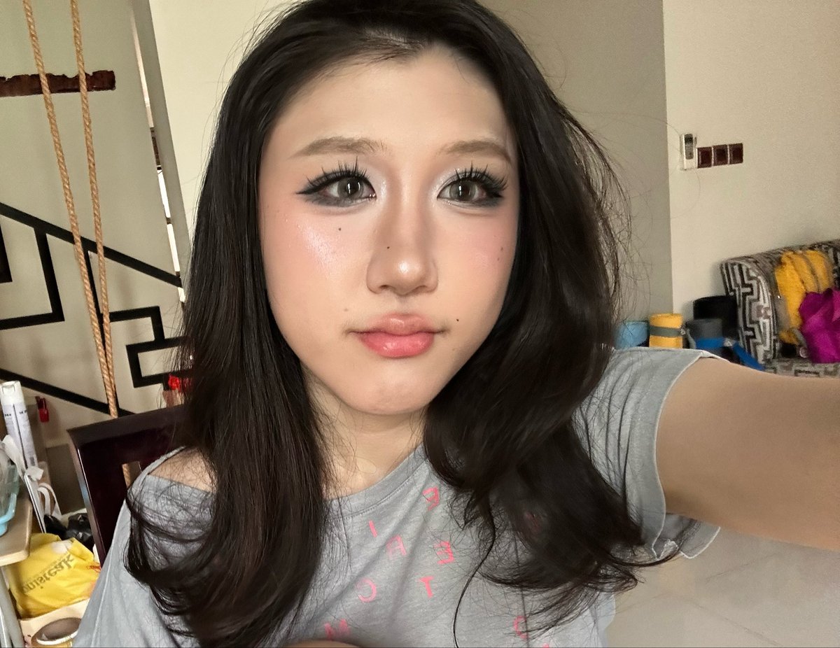 momonga_mp4's tweet image. coba coba makeup yg lebih bold #EXPERIMENTAL