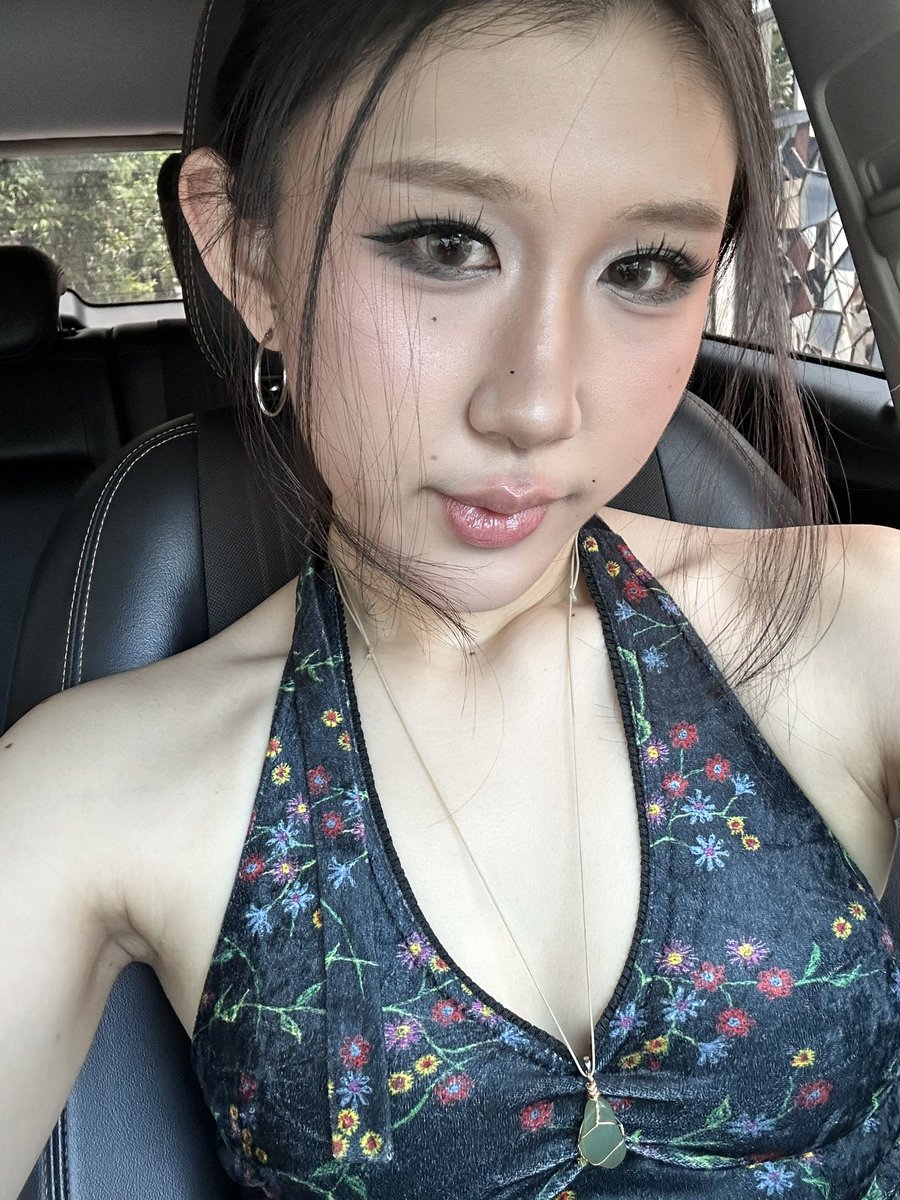 momonga_mp4's tweet image. coba coba makeup yg lebih bold #EXPERIMENTAL