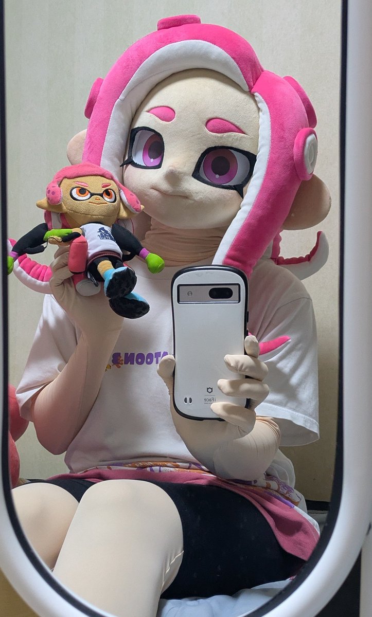 Yossyocto's tweet image. イカちゃんと遊ぼー！
#splatoon2 #着ぐるみ