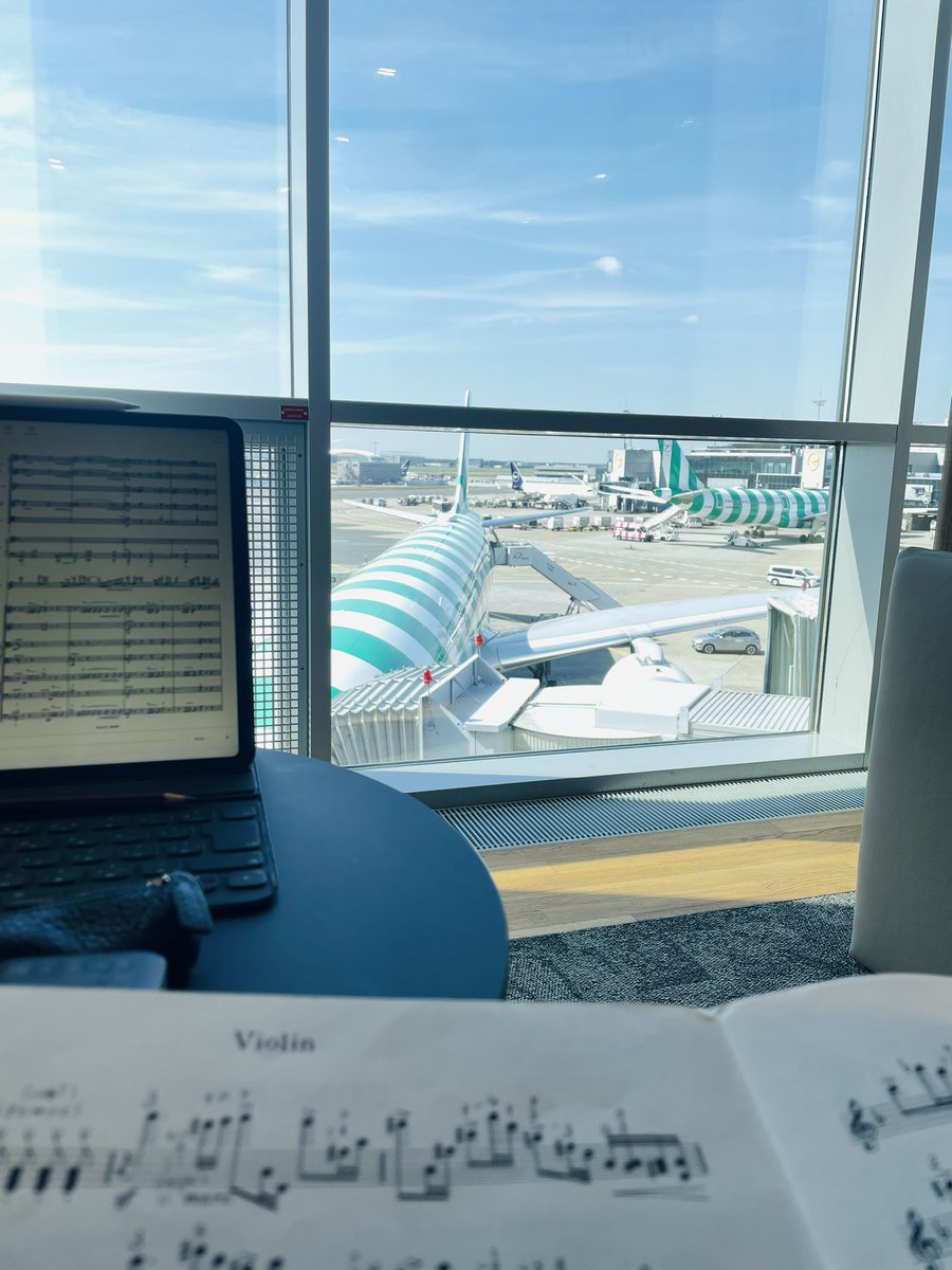 ルフトハンザのストライキでブレーメン-フランクフルト便が欠航となり、朝4時発の電車で5時間の移動。
DBは遅れず無事に乗換もでき空港到着。
なぜかANA運航の往路全てがルフトによってキャンセルされた不具合も、ANAの方が賢明に対応してくださり、なんとか解決。
まずは羽田へ✈️

#九響 定期への道1