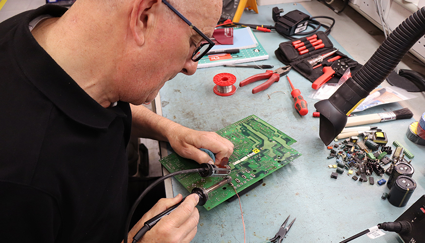 LeKtroniX's tweet image. Meet Robert the newest member of our #engineering team in Aldridge, with over 40 years’ experience in #Electrical #Automation #Repairs. Great to have you with us!