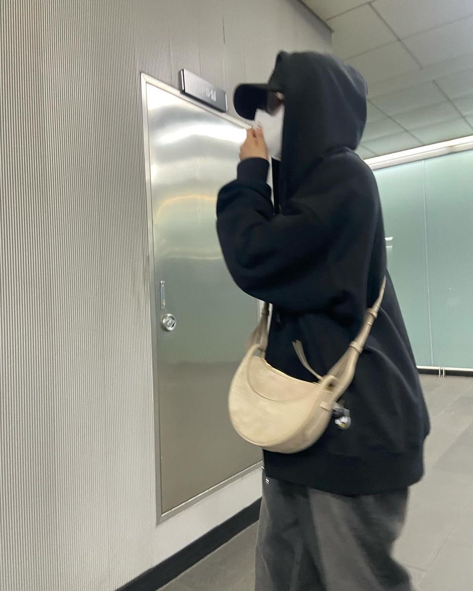 YesYesGirls's tweet image. 逆にここまで隠してもオーラあるの凄い